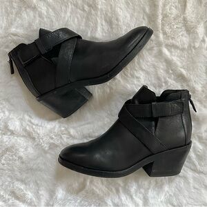 EILEEN FISHER 10 9.5 Derby Cross Strap Italian Leather Booties Short Ankle Boots
